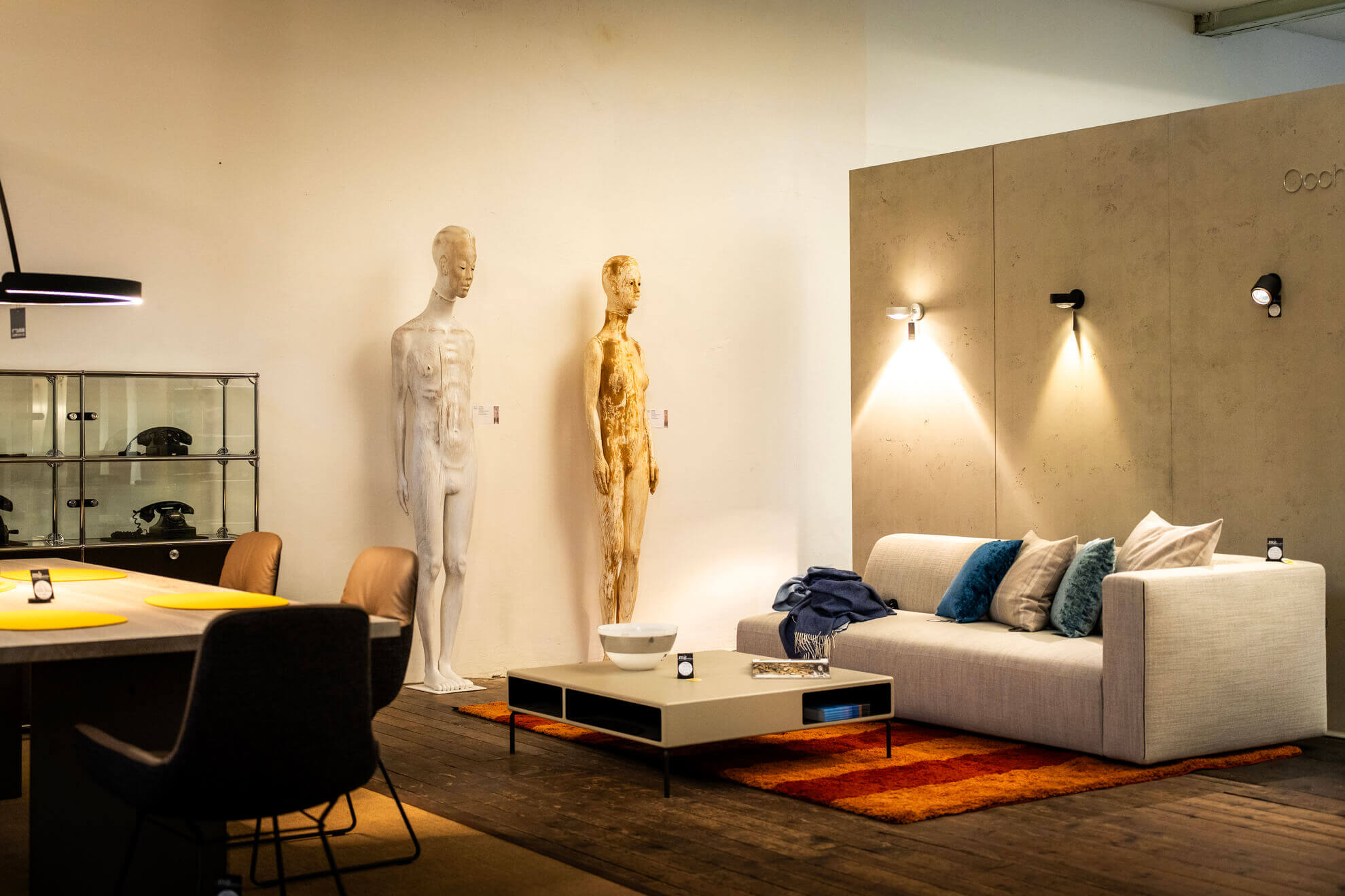 Skulpturen im Showroom Skulpturen im Showroom